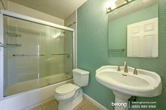Building Photo - 3700 Athy Dr