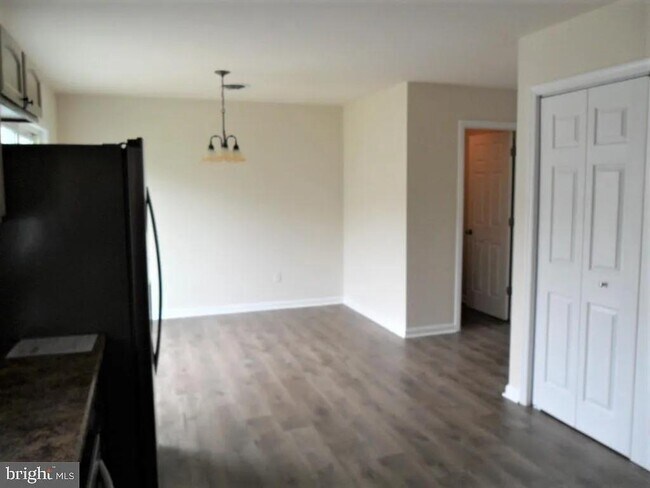 Building Photo - 142 Sable Dr