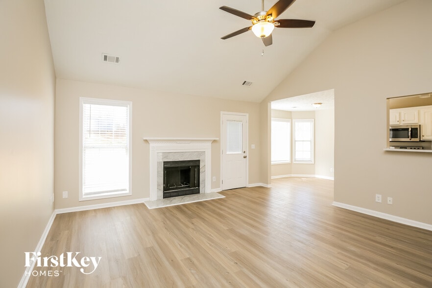 Building Photo - 1510 Smoke Hill Dr NE