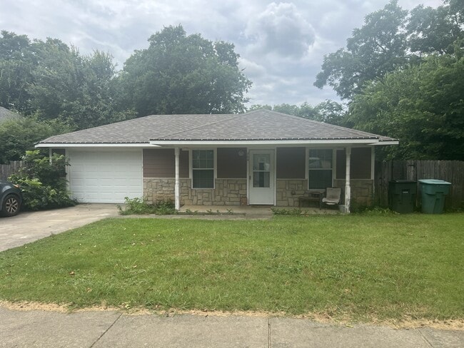 Primary Photo - 604 S Maxey St