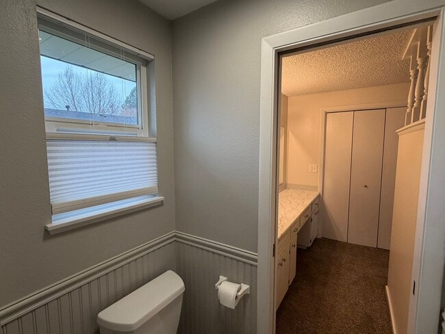 Building Photo - Beautiful 4 bed 2 bath home in Boise just off E Bergeson St