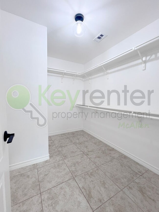 Building Photo - Beatutiful 5Bed/3Bath in Mcallen TX Now Av...