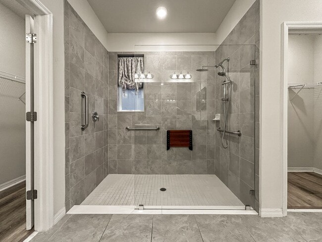 Building Photo - $1,500 OFF on Your 2nd Month’s Rent! Riverview Gem – 4BR/2BA Home with Screened-In Hot Tub & Solar!!