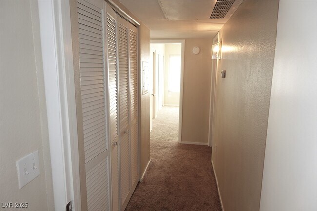 Building Photo - 3131 Key Largo Dr
