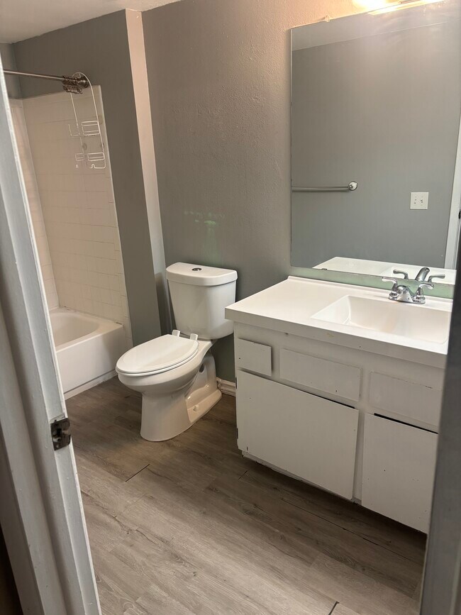 Building Photo - 14160 E Temple Dr