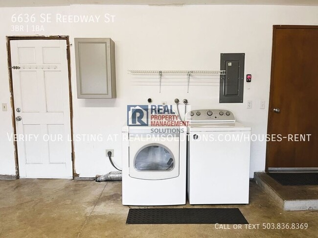 Building Photo - 6636 SE Reedway St