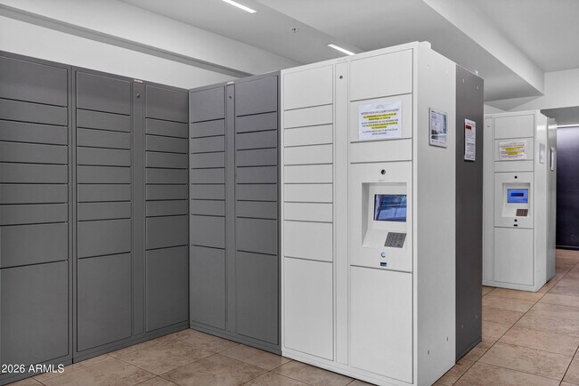 Building Photo - 7157 E Rancho Vista Dr