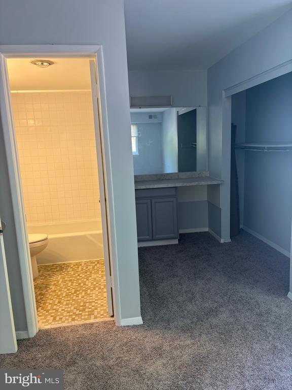 Building Photo - 215 Victor Pkwy