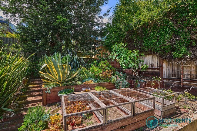 Building Photo - Noe Valley: Remodeled Top Floor Bi-Level Apartment w/ Views & Shared Yard
