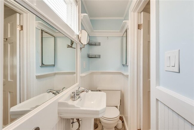 Building Photo - 1143 St Charles Pl NE