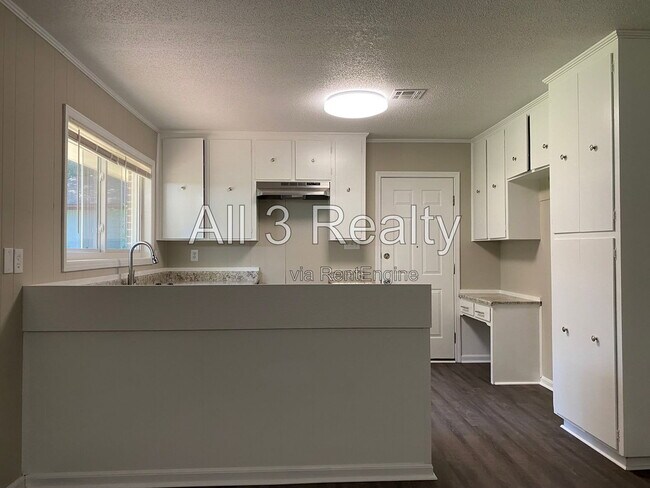 Building Photo - 306 Oakwild Dr