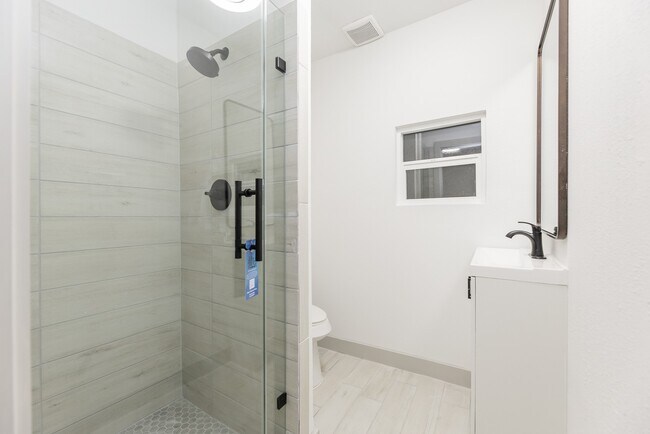 Building Photo - 7115 Falling Waters Dr