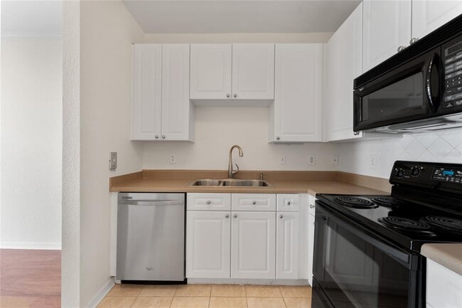 Building Photo - 4221 W Spruce St