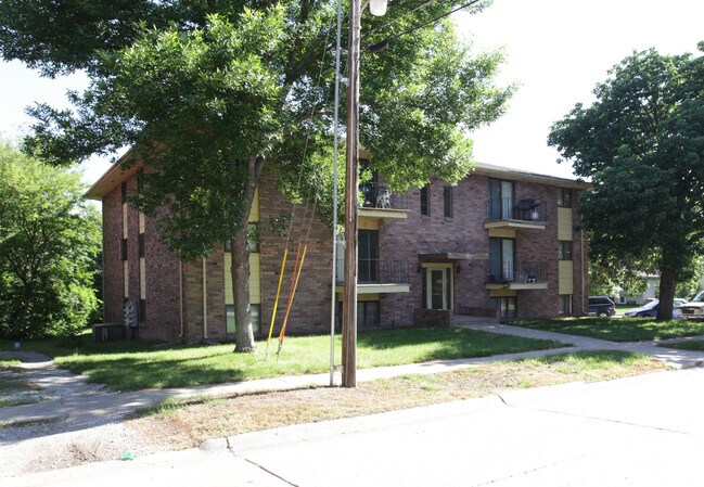 Building Photo - 320 Lincoln