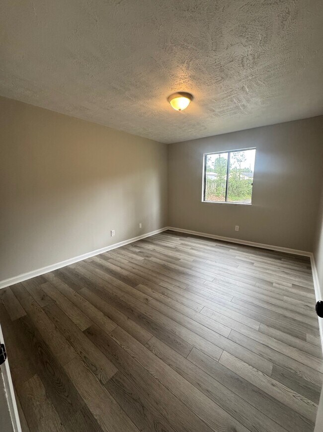 Building Photo - 901 Applewood Ln