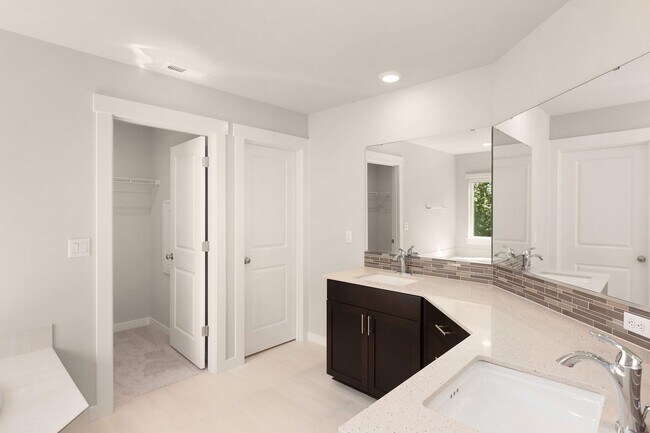 Building Photo - Beautiful Almost new home in Lake Stevens!