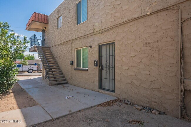 Building Photo - 4744 E Portland St