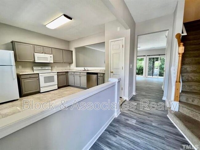 Building Photo - 412 Canyon Lake Cir