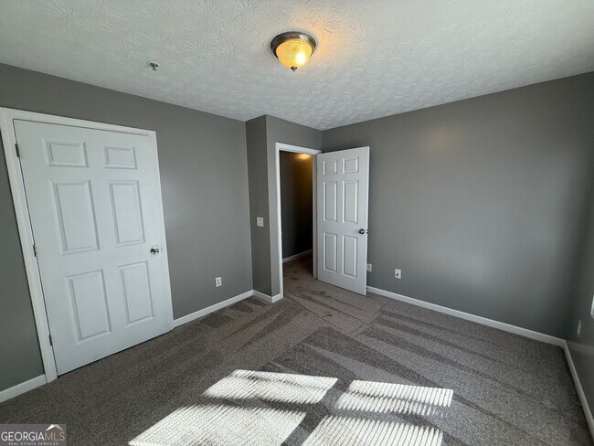 Building Photo - 13104 Fairington Ridge Cir