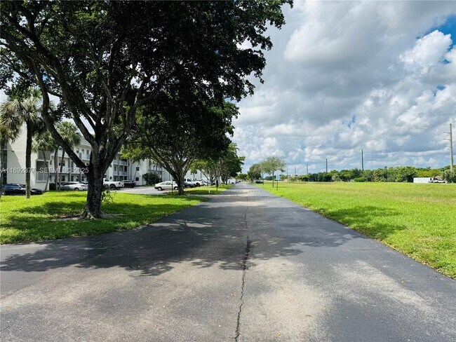 Building Photo - 8110 Sunrise Lakes Blvd