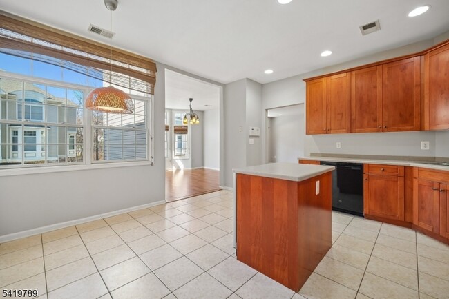 Building Photo - 915 Kensington Ln