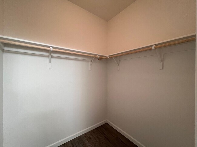 Building Photo - Silverland Estates 3 Bedroom 2 Bathroom Ho...