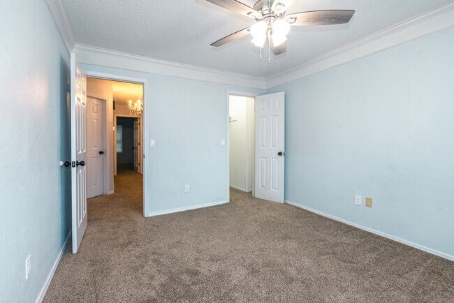 Building Photo - Newly Renovated 4 Bed / 3.5 Bath in Tulsa ...