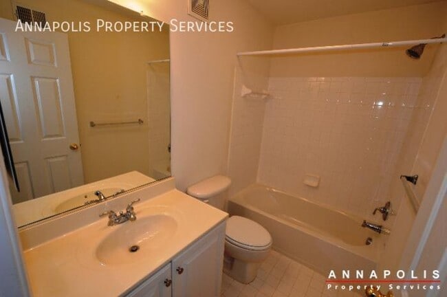 Building Photo - 2123 Hideaway Ct