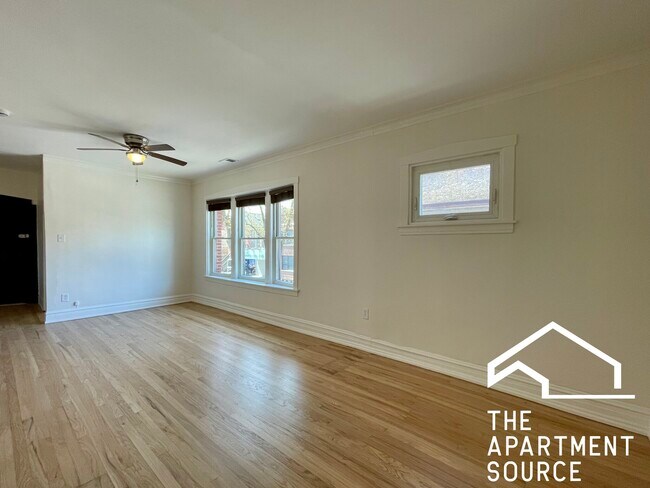 Building Photo - 1925 W Armitage Ave