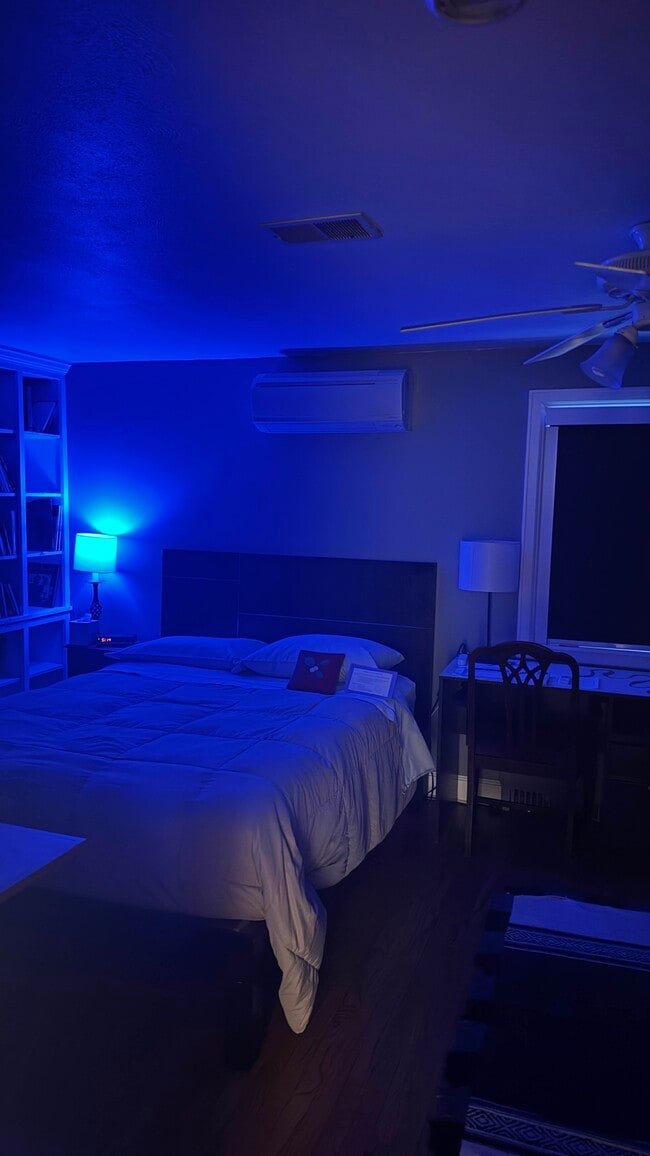 Building Photo - 637 S Shore Dr