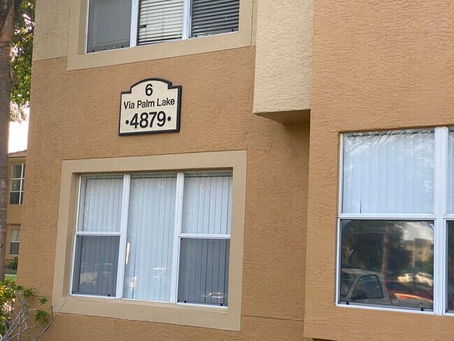 Building Photo - 4879 Via Palm Lakes