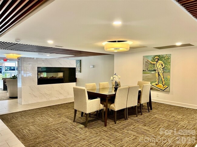 Building Photo - 1323 Queens Rd