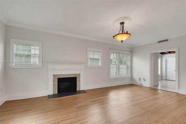 Building Photo - 1432 SW 11th St