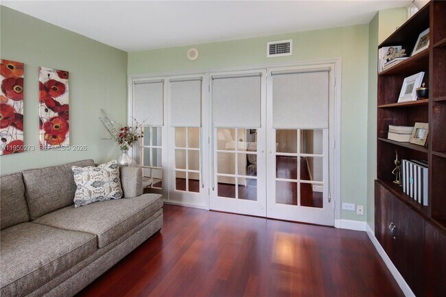 Building Photo - 1625 SE 10th Ave