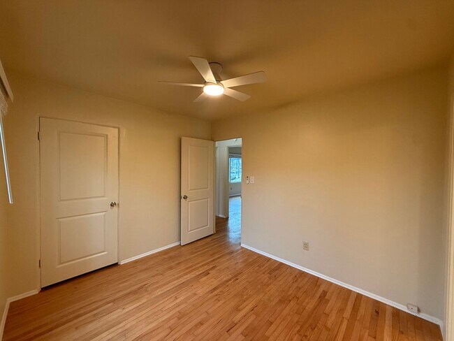 Building Photo - Charming 2BR/1BA home available in La Mesa with Large backyard!