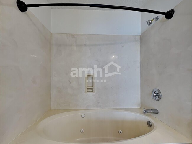 Building Photo - 145 Parkview Rd