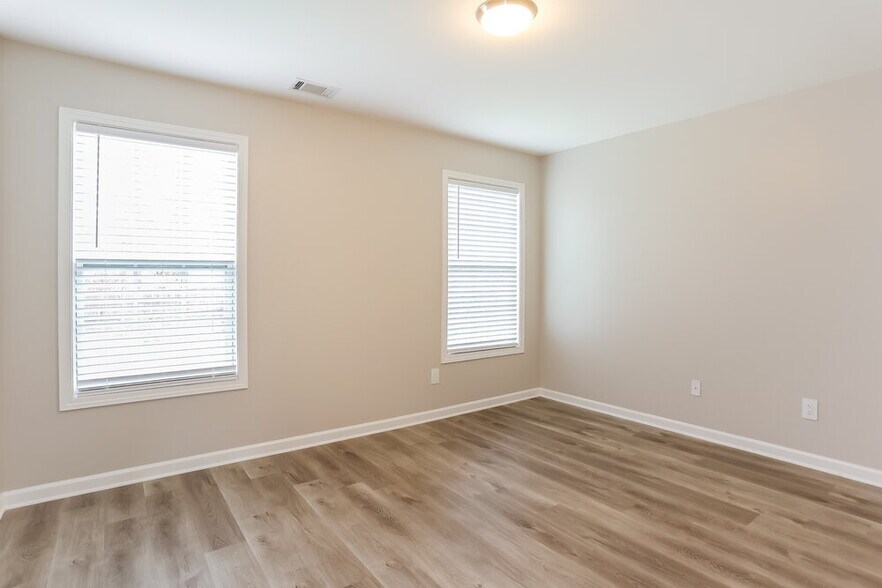 Building Photo - 7139 Thoreau Cir