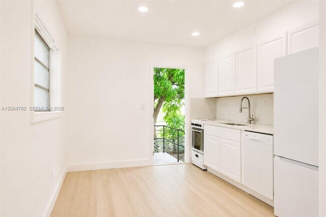 Building Photo - 355 NE 55th Terrace