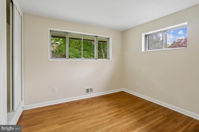 Building Photo - 901 Kenbrook Dr