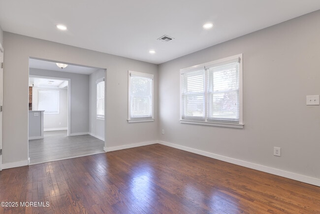 Building Photo - 68 Elm St