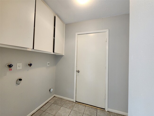 Building Photo - 2314 Stillmeadow Dr