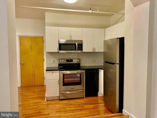 Building Photo - 1300 Spruce St