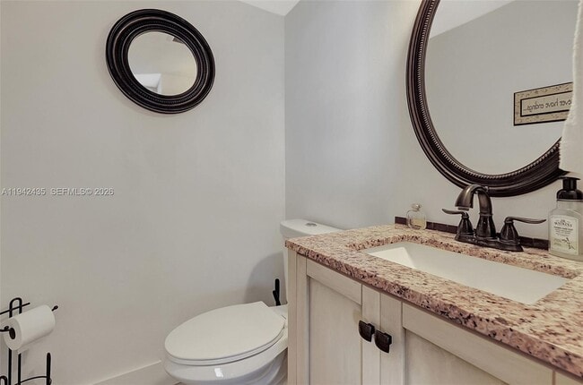 Building Photo - 2457 Collins Ave