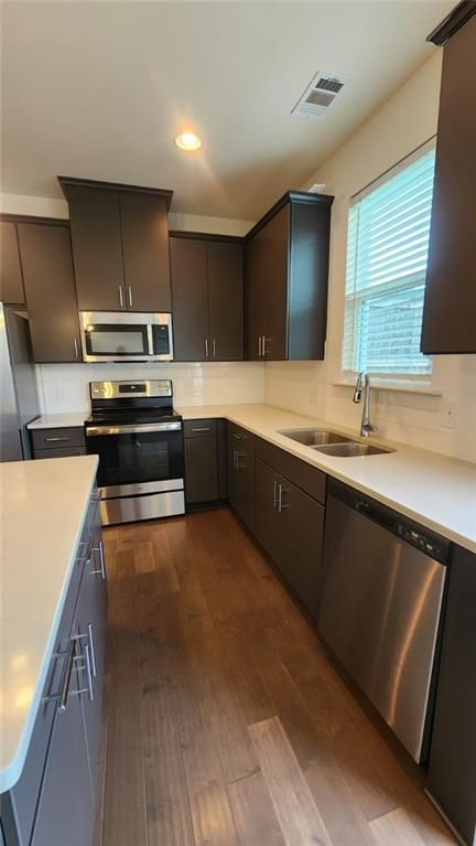 Building Photo - 300 Auburn Valley Wy