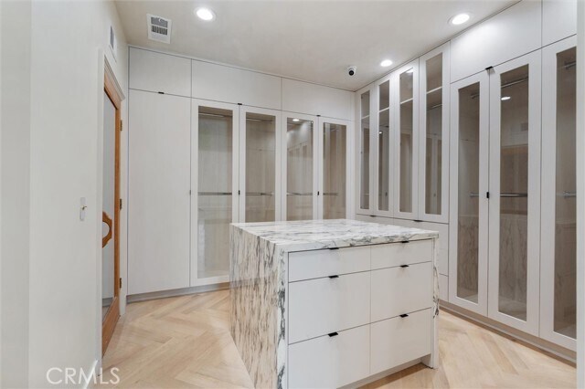 Building Photo - 17437 Oak Creek Ct