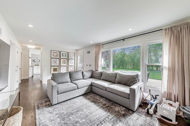 Building Photo - 511 S Dwyer Ave