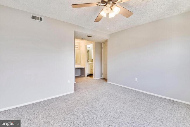 Building Photo - 3501 Wedgewood Ct