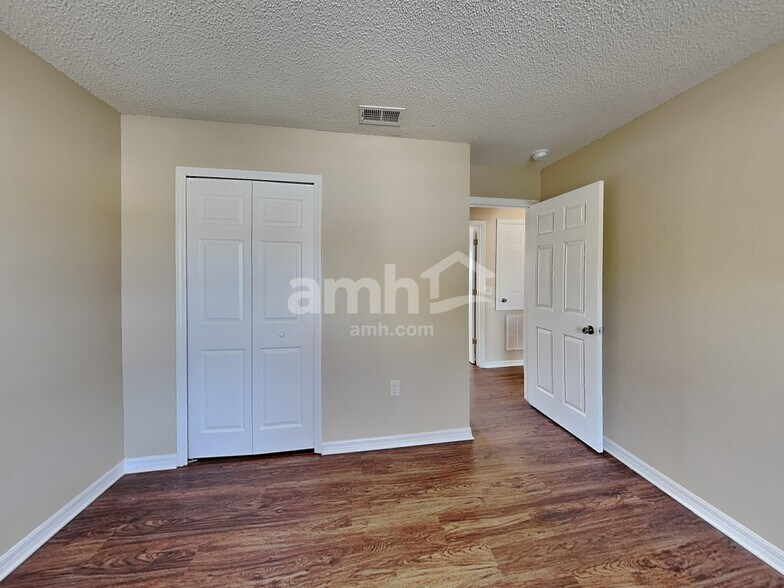 Building Photo - 16000 Wilkinson Dr