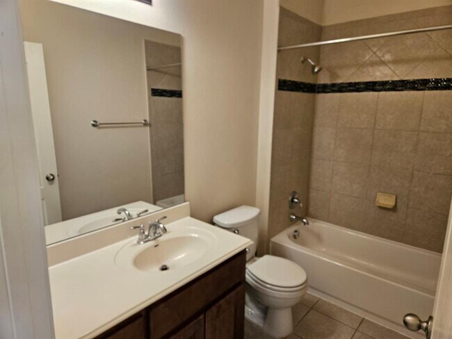 Building Photo - 2644 Hilltop Divide Ln