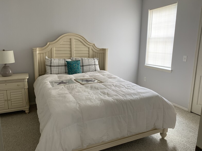 Spare Bedroom - 5692 Star Rush Dr